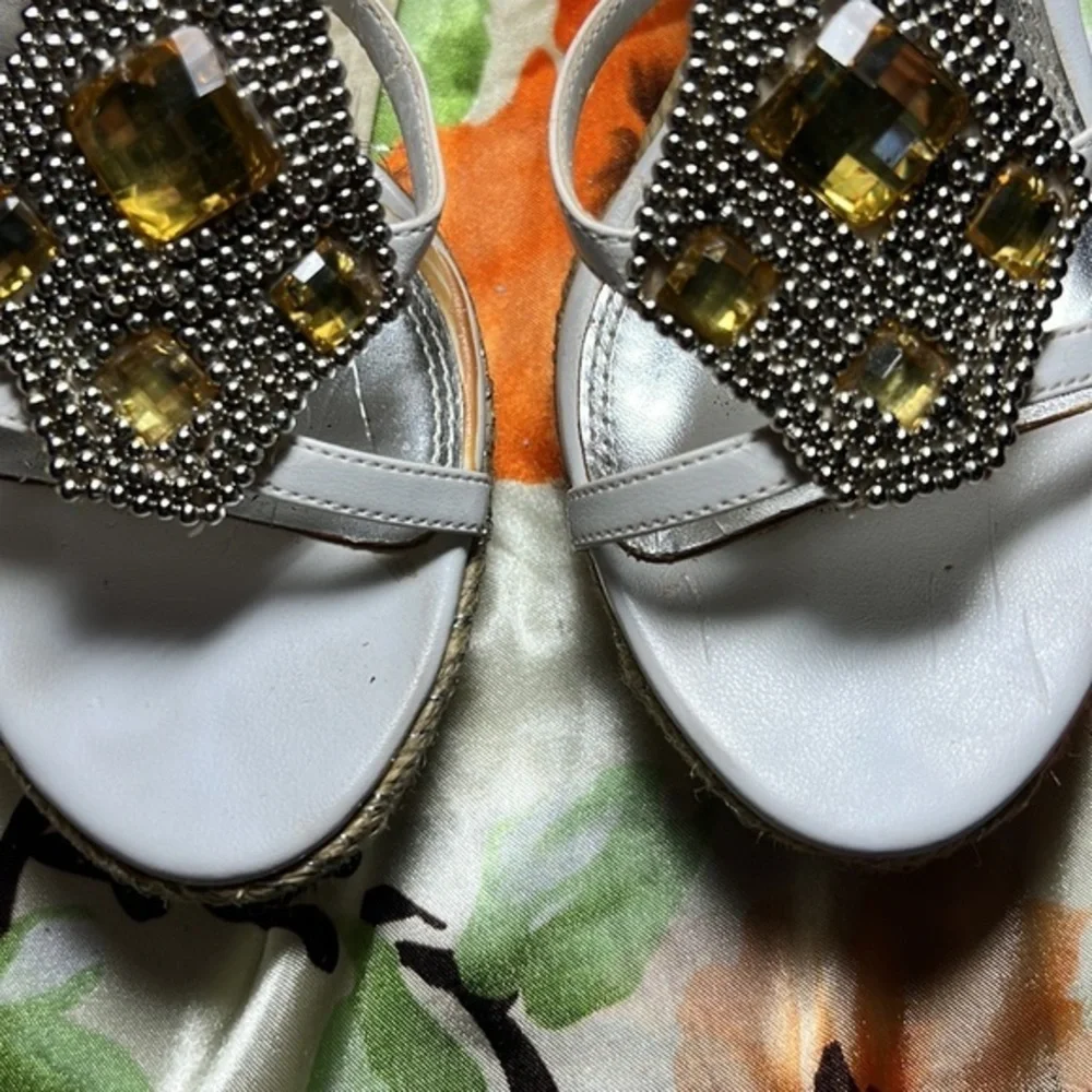 White House|BlackMarket white leather espadrille open toe blinged sandal 7.5‎